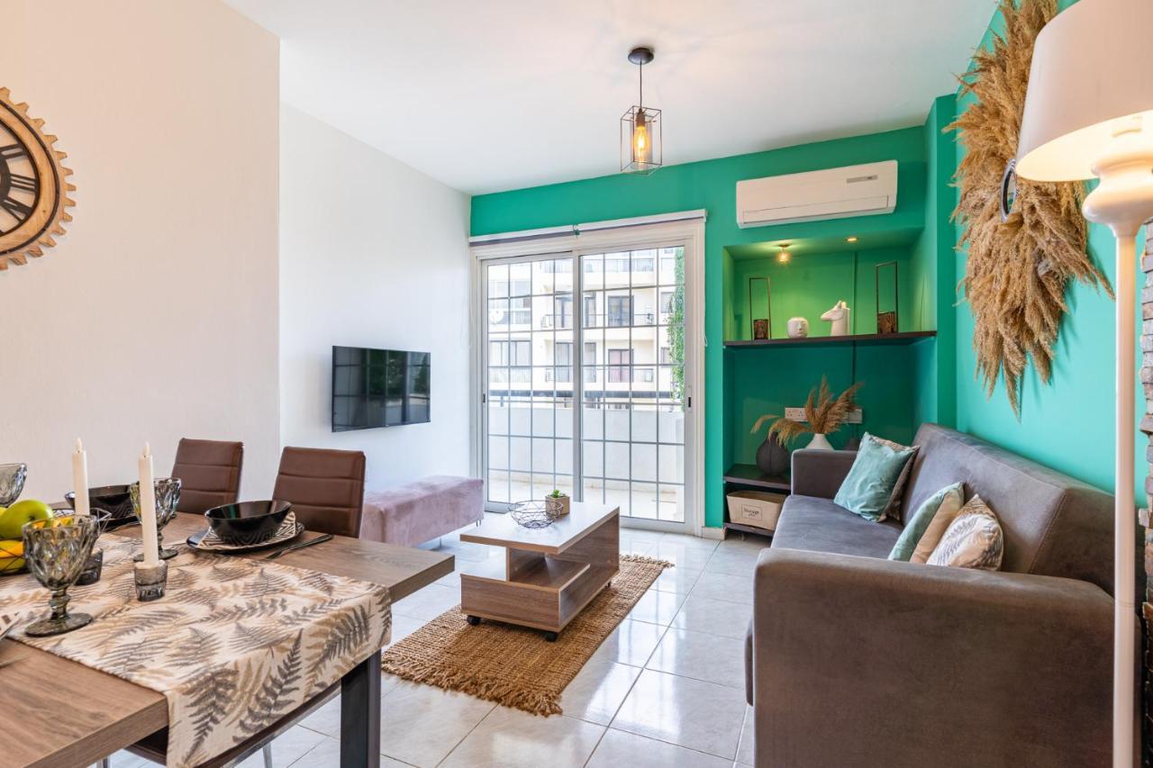 Araminta 2-Bedroom Apartment In Ларнака Екстериор снимка