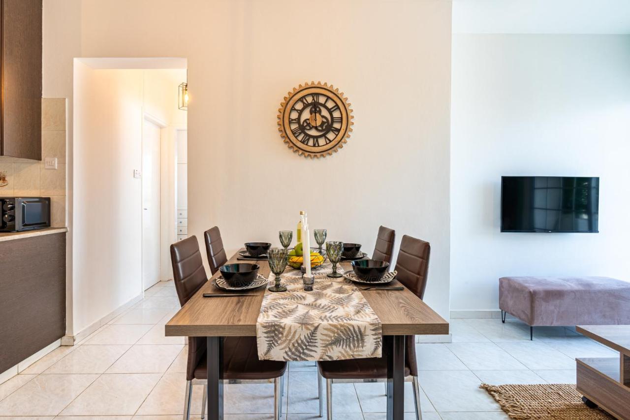 Araminta 2-Bedroom Apartment In Ларнака Екстериор снимка
